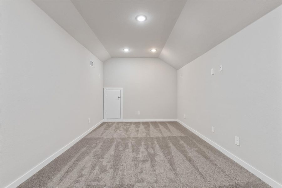 Spacious, unfurnished interior of a new home in Trinity Ranch, Elgin (Image 13).