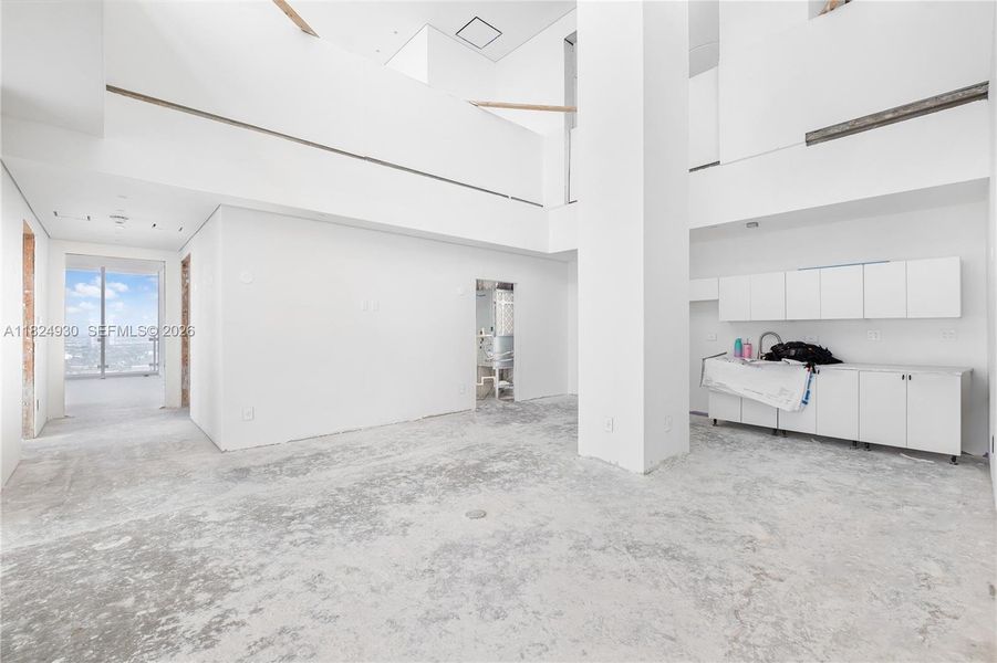 Spacious, unfurnished interior of a new home in , Miami (Image 40).