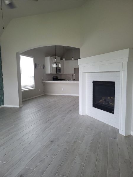 Spacious, unfurnished interior of a new home in Lexington Heights, Willis (Image 13).