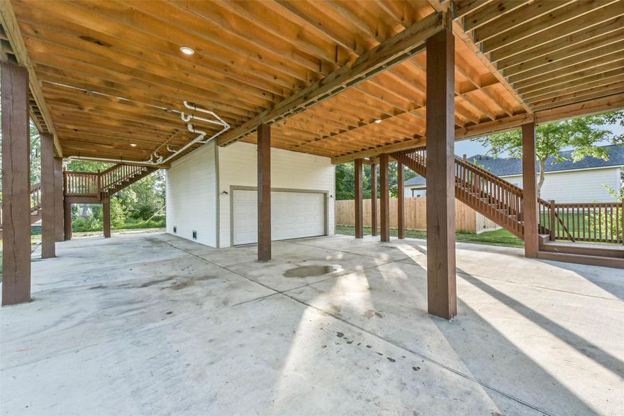 The expansive driveway provides an excellent entertainment area with a covered portico and plenty of space. The expansive driveway provides an excellent entertainment area with a covered portico and plenty of space.