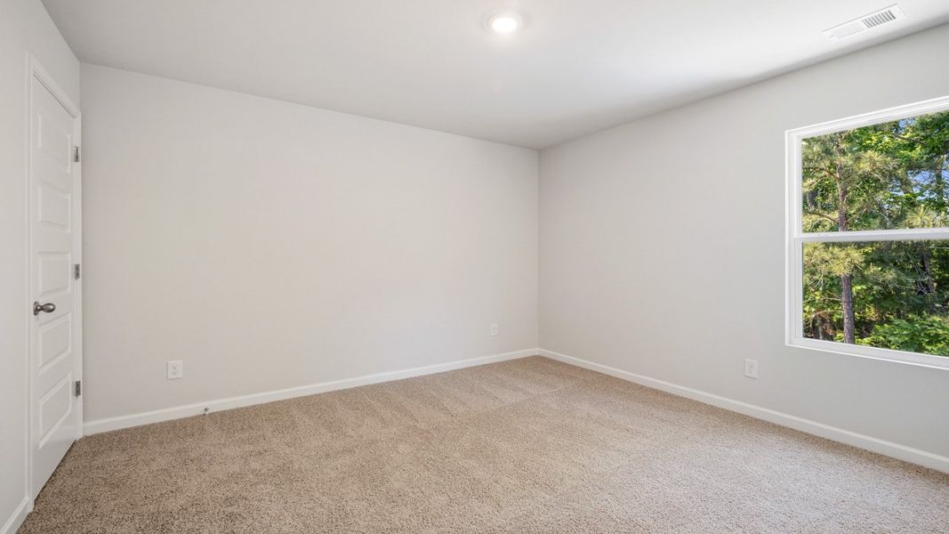 Spacious, unfurnished interior of a new home in Kingston Ranch at Lake Oconee, Buckhead (Image 22).