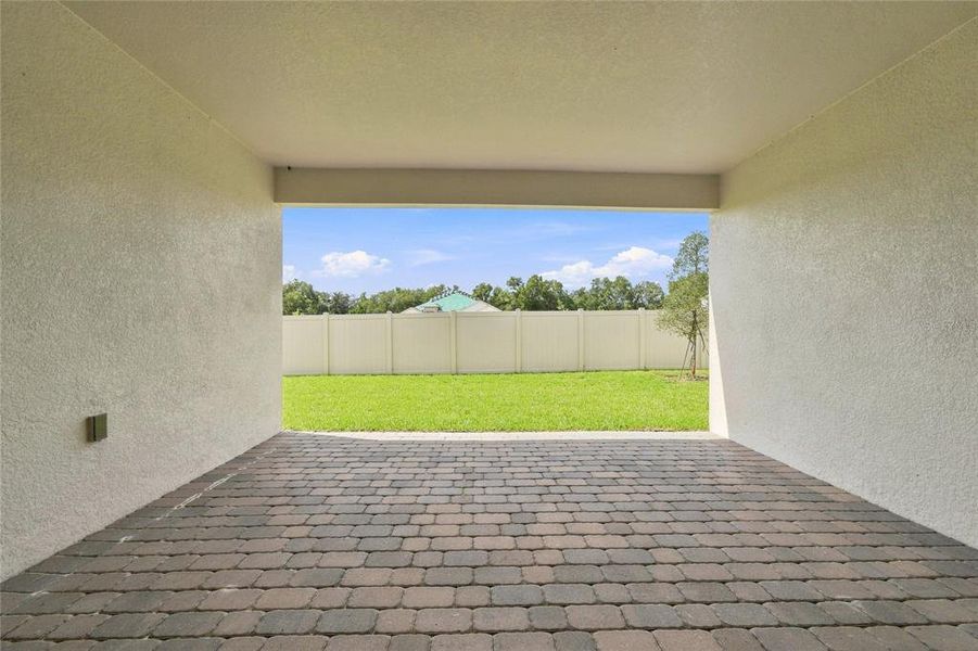 Exterior details and patio area of a home in Willow Run, Apopka (Image 23).