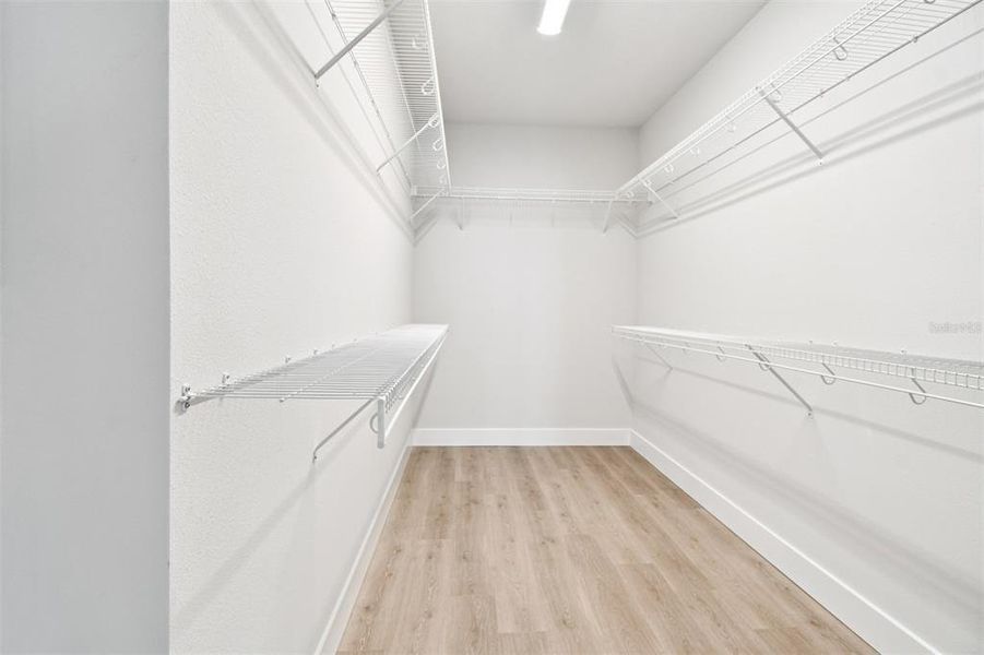 Spacious, unfurnished interior of a new home in , Sarasota (Image 40).