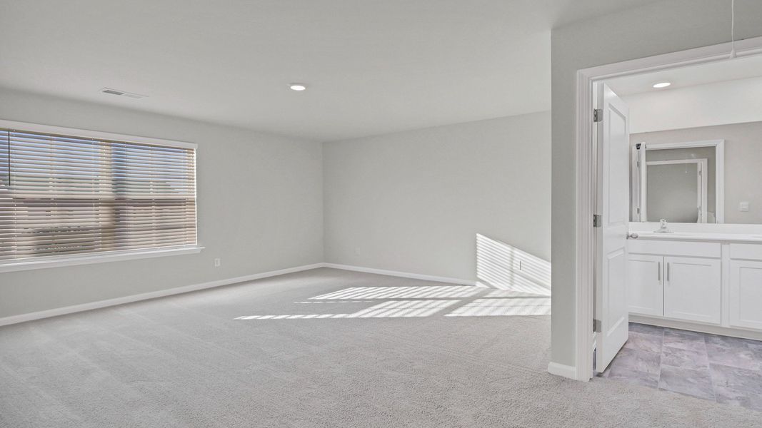 Spacious, unfurnished interior of a new home in Gates Village, Lugoff (Image 25).