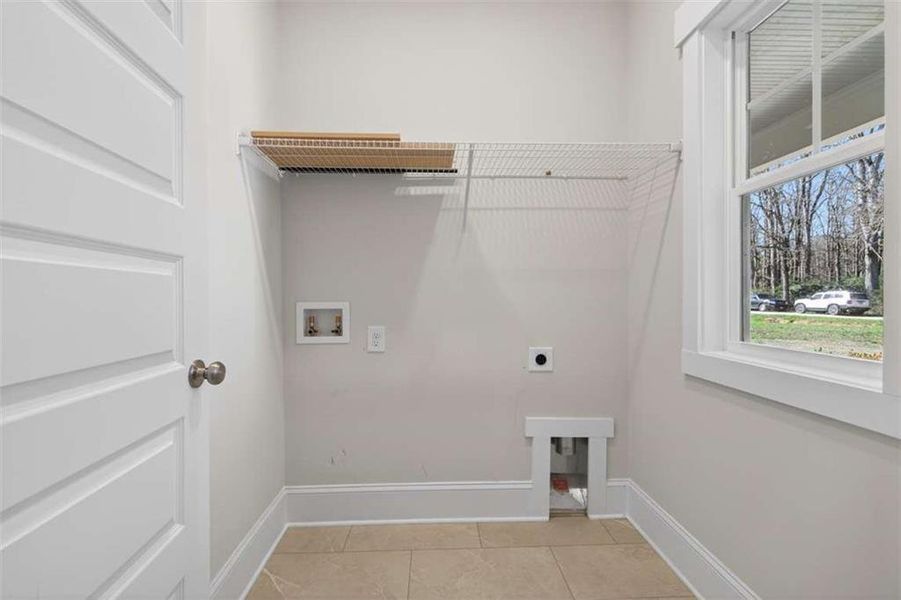 Spacious, unfurnished interior of a new home in , Comer (Image 48).