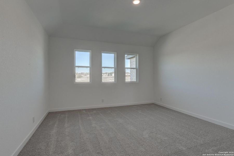 Spacious, unfurnished interior of a new home in Arcadia Ridge, San Antonio (Image 31).