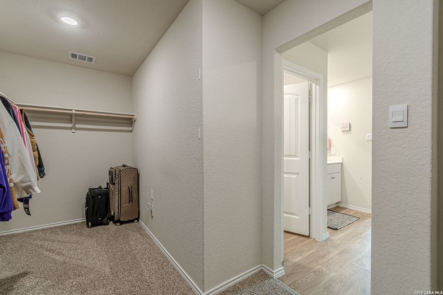 Spacious, unfurnished interior of a new home in Arroyo Ranch, Seguin (Image 22).