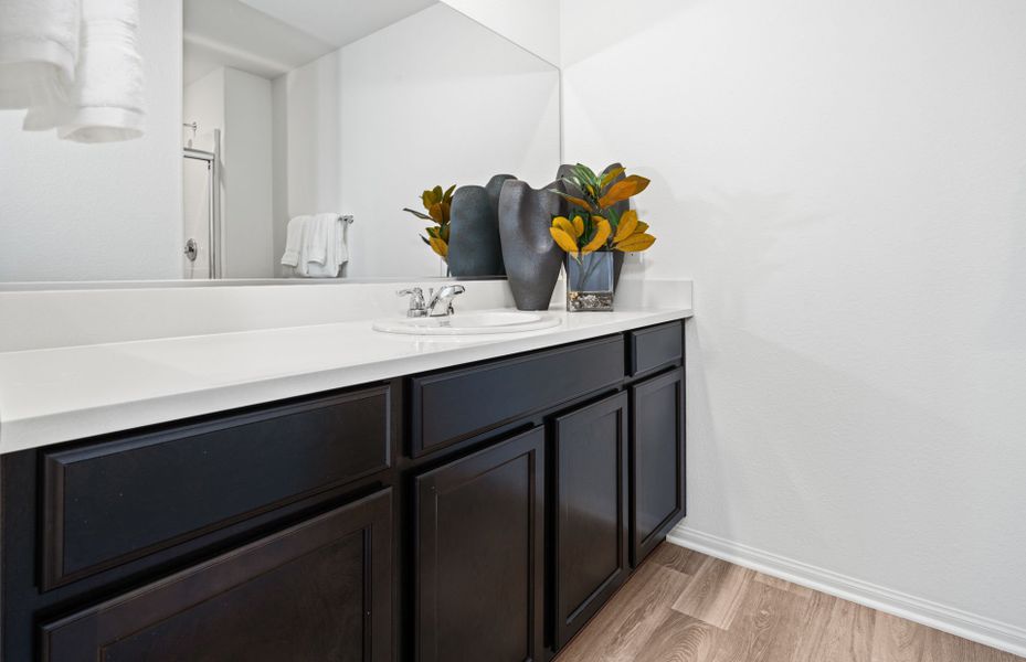 Representative interior finishes for a home built from the Kaufman by Pulte Homes in Strata, Dacono (Image 17).