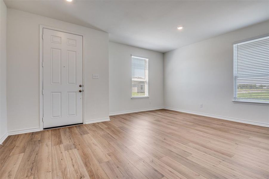 Spacious, unfurnished interior of a new home in Cottonwood Creek, Seagoville (Image 14). Spacious, unfurnished interior of a new home in Cottonwood Creek, Seagoville (Image 14).