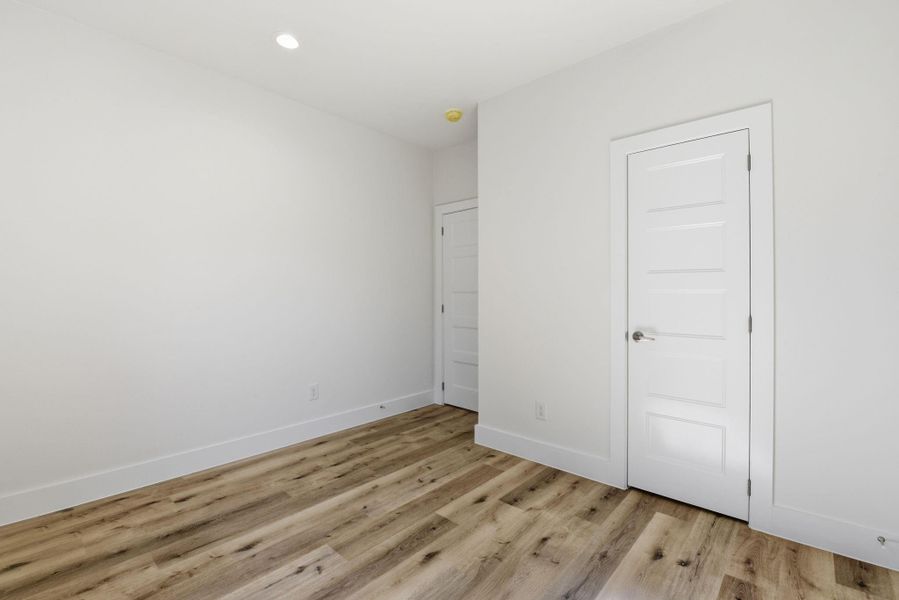 Spacious, unfurnished interior of a new home in , Houston (Image 19).