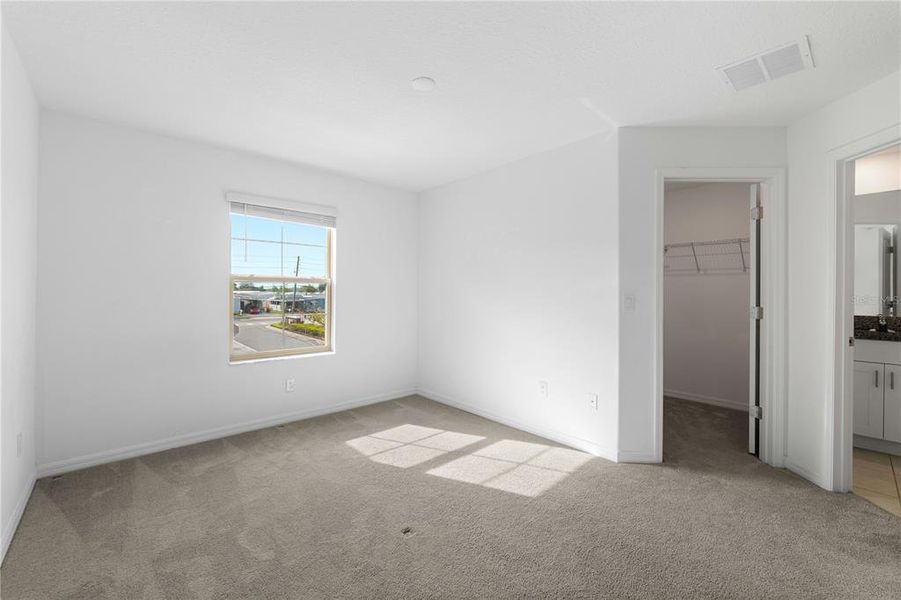 Spacious, unfurnished interior of a new home in , Holiday (Image 17).