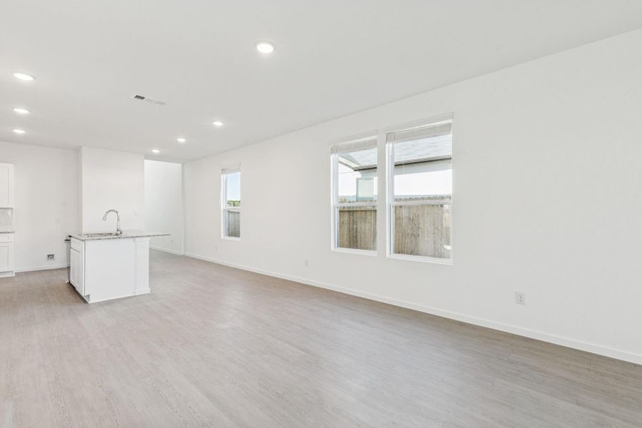 Spacious, unfurnished interior of a new home in Montgomery Bend, Montgomery (Image 22).