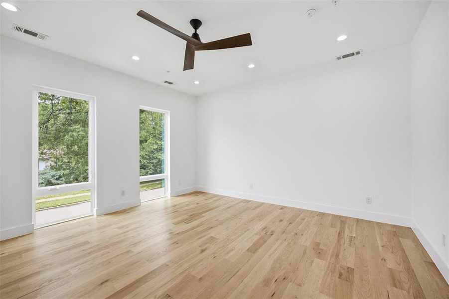 Spacious, unfurnished interior of a new home in , Dallas (Image 30).
