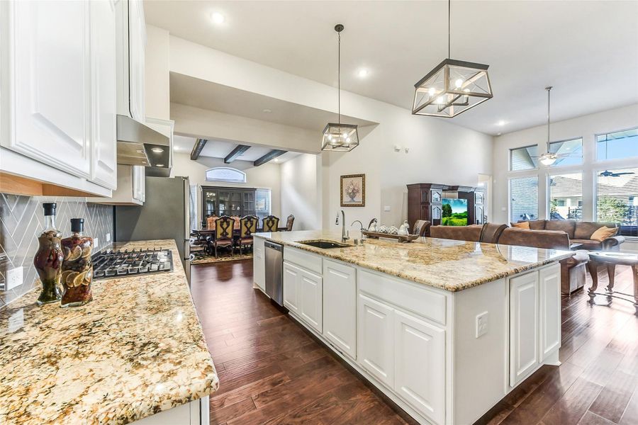 Furnished interior view inside a new home in ARTAVIA 65', Conroe (Image 28).