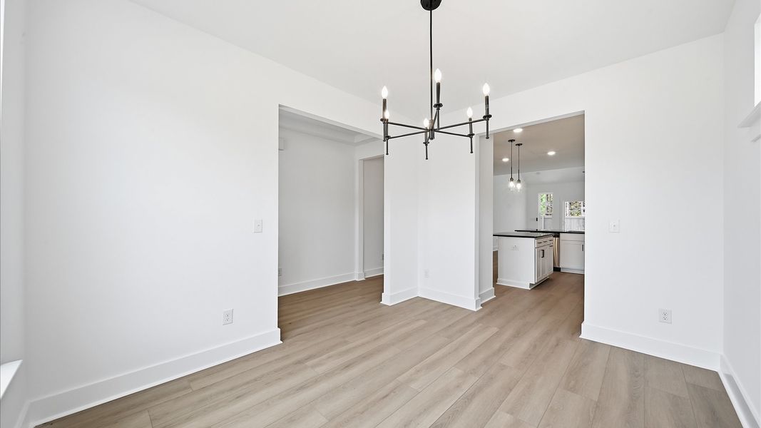 Established charm meets modern elegance in this first-rate dining room by DRB Homes Established charm meets modern elegance in this first-rate dining room by DRB Homes