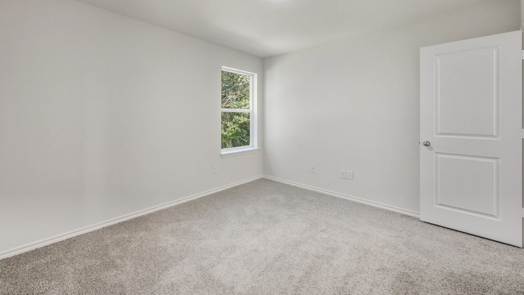 Spacious, unfurnished interior of a new home in Arbor Trails South, Princeton (Image 6).