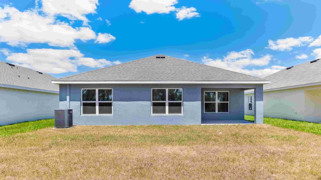 Exterior details and patio area of a home in Star Farms at Lakewood Ranch, Bradenton (Image 3).