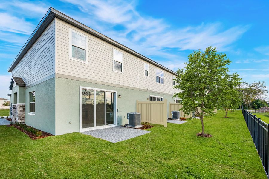 Exterior details and patio area of a home in Magnolia Reserve, Ocoee (Image 26).