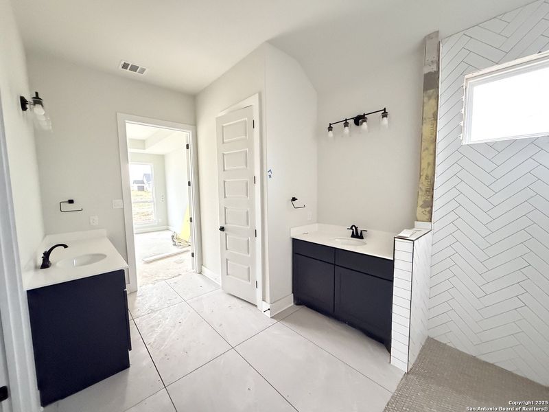 Furnished interior view inside a new home in Sienna Lakes, San Antonio (Image 4).