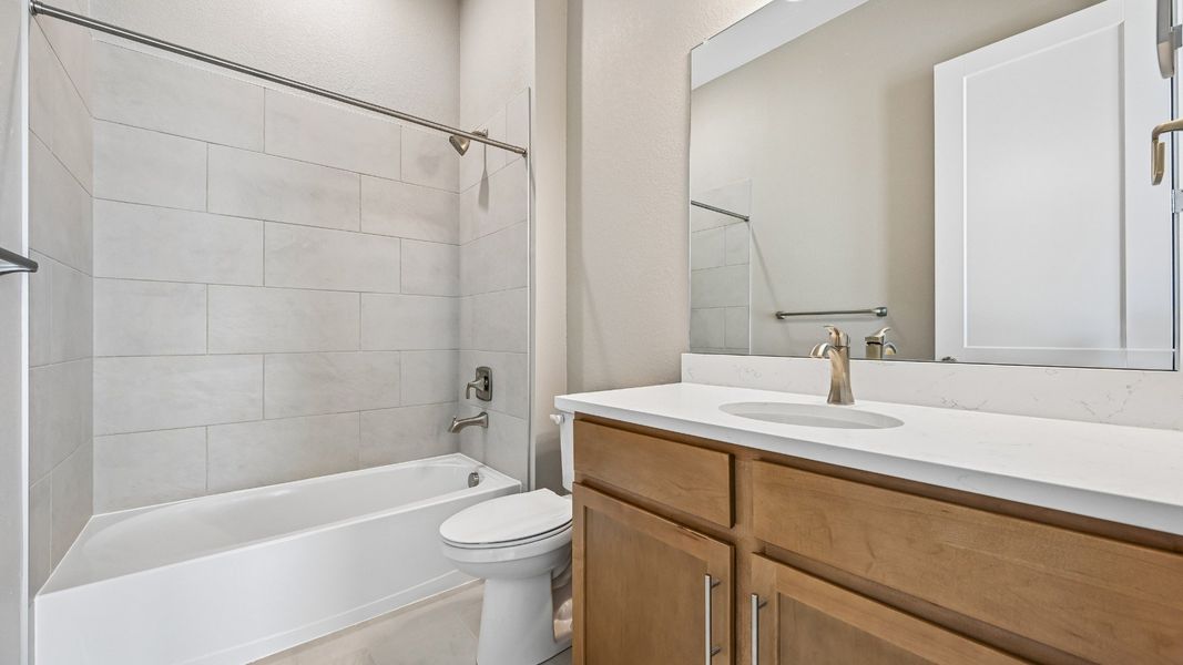 Contemporary bathroom with practical features and everyday appeal