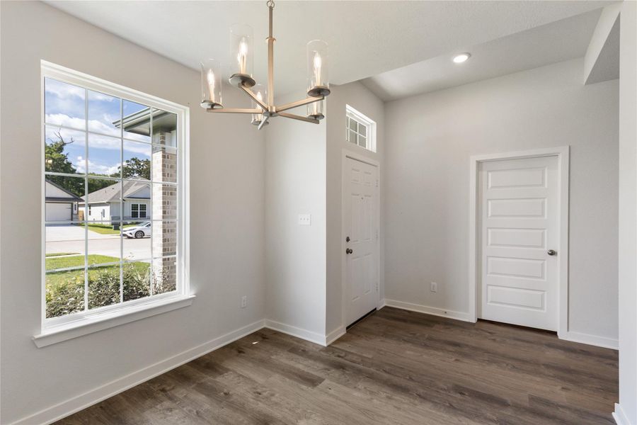 Spacious, unfurnished interior of a new home in Rockbridge East, Huntsville (Image 30).