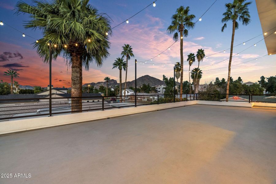 1000 ft of outdoor space 1000 ft of outdoor space