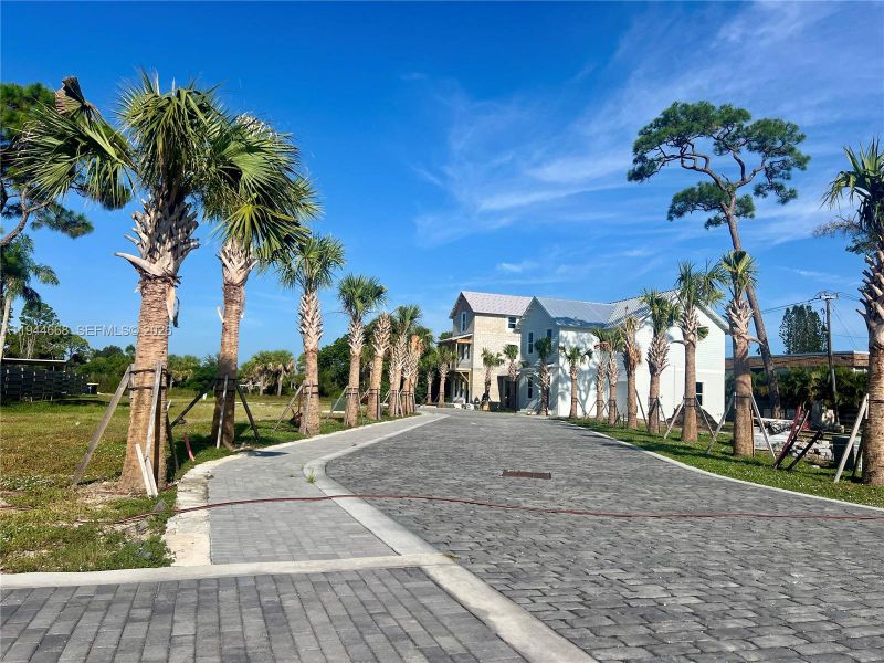 Community amenities in , Stuart (Image 34).