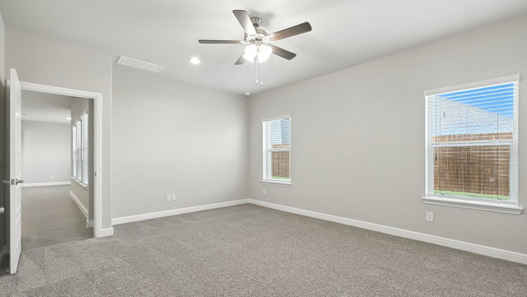 Representative unfurnished interior of a home built from the Bridge City by D.R. Horton in Retta Estates, Mansfield (Image 25).