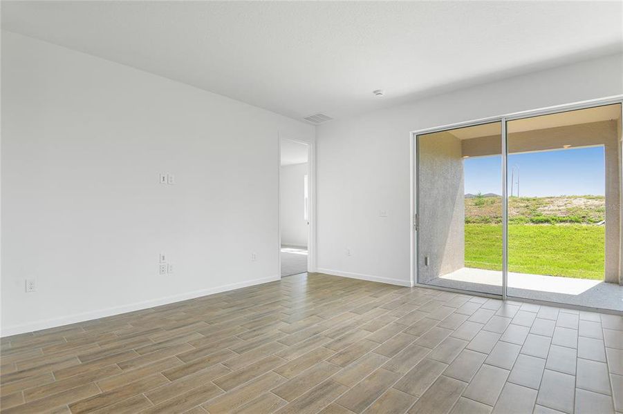 Spacious, unfurnished interior of a new home in Seasons at Scenic Terrace, Lake Hamilton (Image 13).