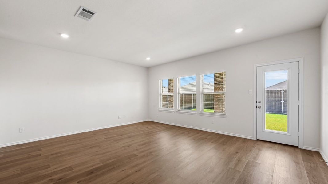 Representative unfurnished interior of a home built from the OZARK by D.R. Horton in Northspur, Forney (Image 15). Representative unfurnished interior of a home built from the OZARK by D.R. Horton in Northspur, Forney (Image 15).