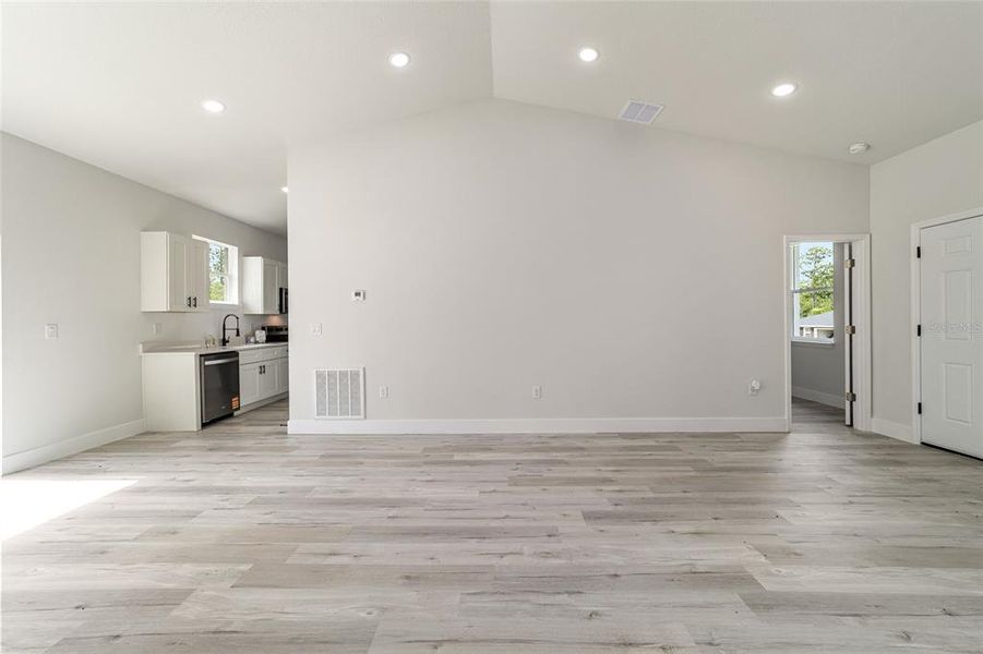 Spacious, unfurnished interior of a new home in , Dunnellon (Image 15). Spacious, unfurnished interior of a new home in , Dunnellon (Image 15).