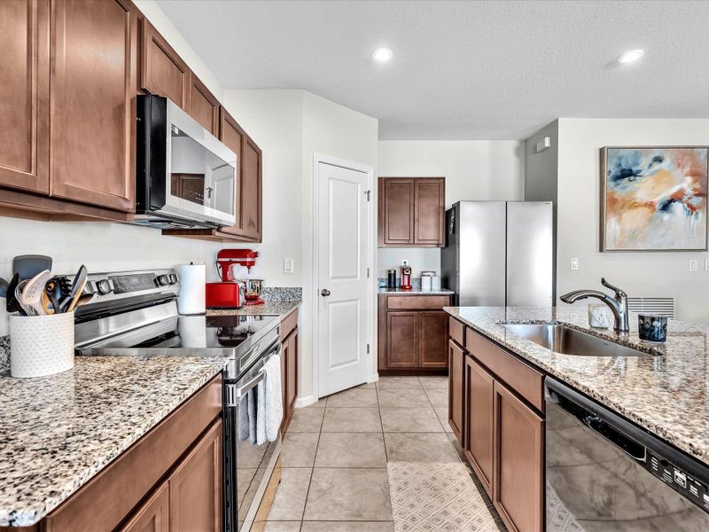 Furnished interior view inside a new home in , Belle Glade (Image 41).