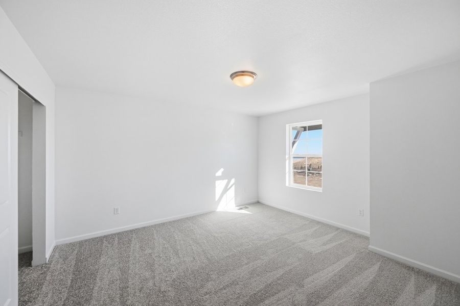 Spacious, unfurnished interior of a new home in Trailstone, Arvada (Image 25).