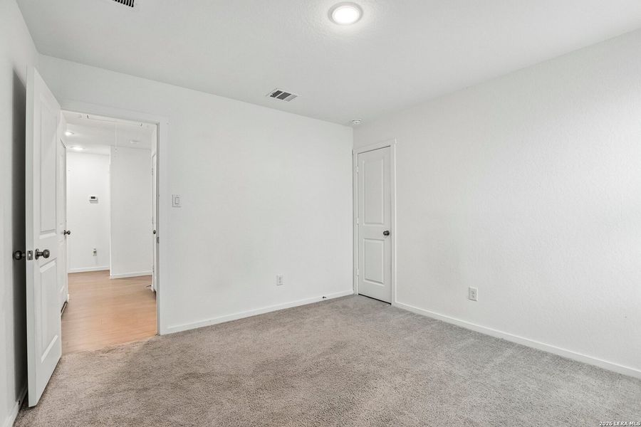 Spacious, unfurnished interior of a new home in , Seguin (Image 16).