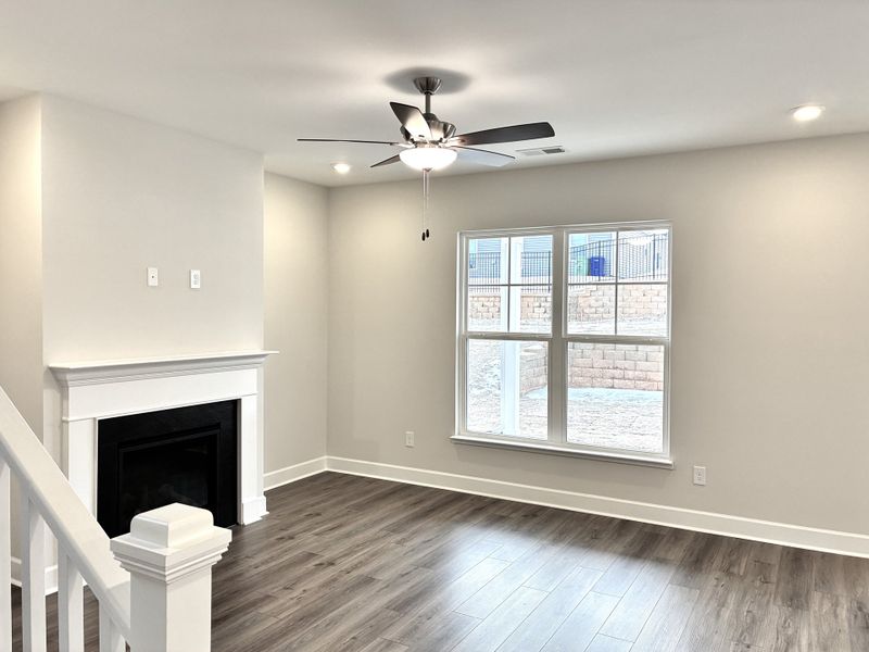 Spacious, unfurnished interior of a new home in Holly Ridge, Greenville (Image 14).