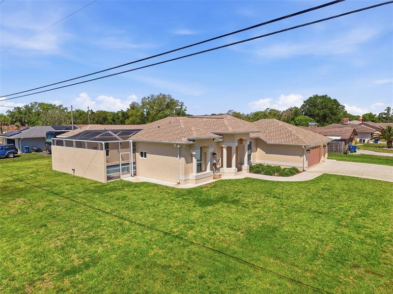 Exterior details and patio area of a home in , Spring Hill (Image 25).