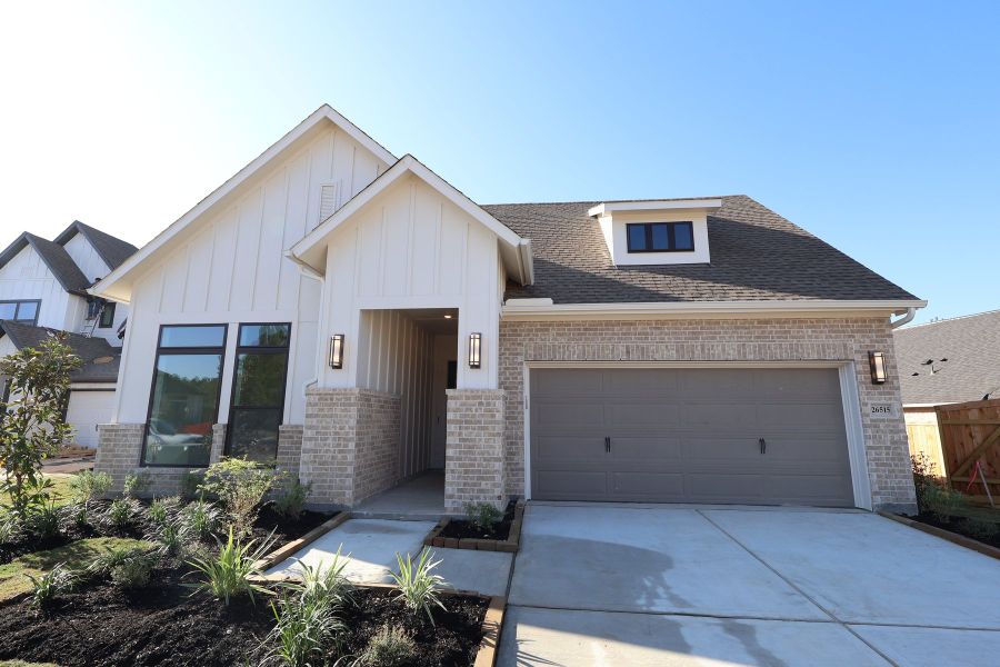 Exterior details and patio area of a home in Kresston, Montgomery (Image 18).