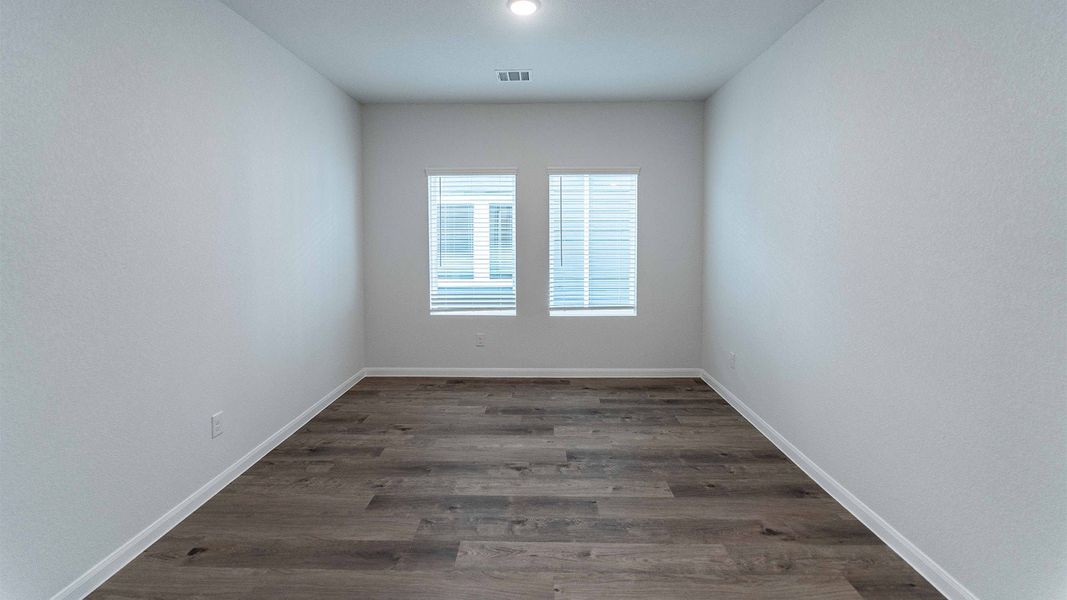 Spacious, unfurnished interior of a new home in Sunset Oaks, Maxwell (Image 13).
