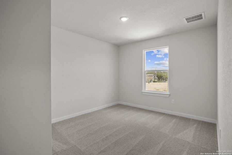 Spacious, unfurnished interior of a new home in Rosemont Hill, San Antonio (Image 23).