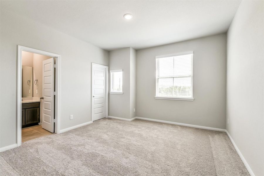 Spacious, unfurnished interior of a new home in Anderson Lakes, Houston (Image 32). Spacious, unfurnished interior of a new home in Anderson Lakes, Houston (Image 32).