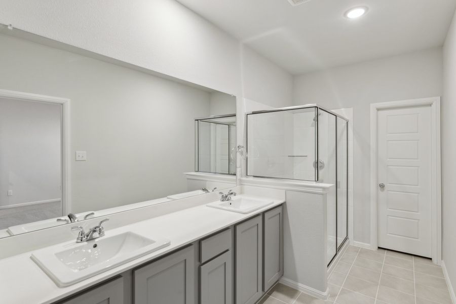 Primary Bathroom in the Holden home plan by Trophy Signature Homes – REPRESENTATIVE PHOTO Primary Bathroom in the Holden home plan by Trophy Signature Homes – REPRESENTATIVE PHOTO