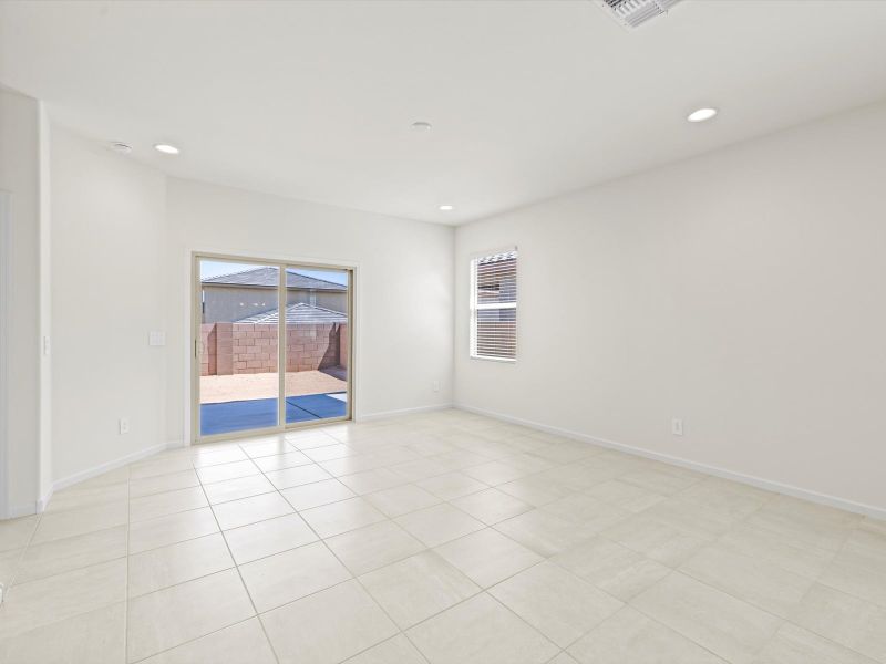 Spacious, unfurnished interior of a new home in Mandarina - Signature Series, Marana (Image 9).