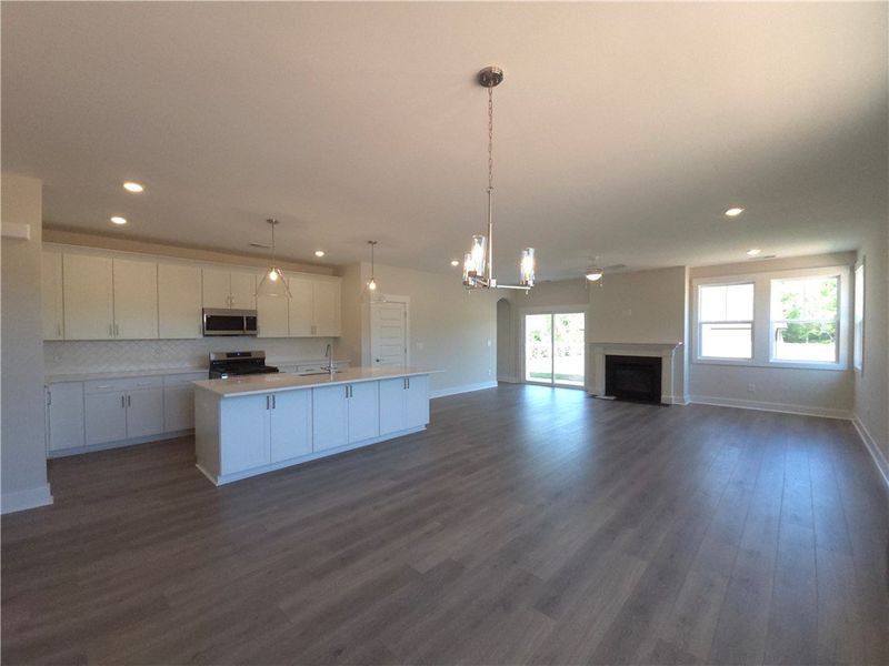 Spacious, unfurnished interior of a new home in Saratoga Oaks, Williamston (Image 9).