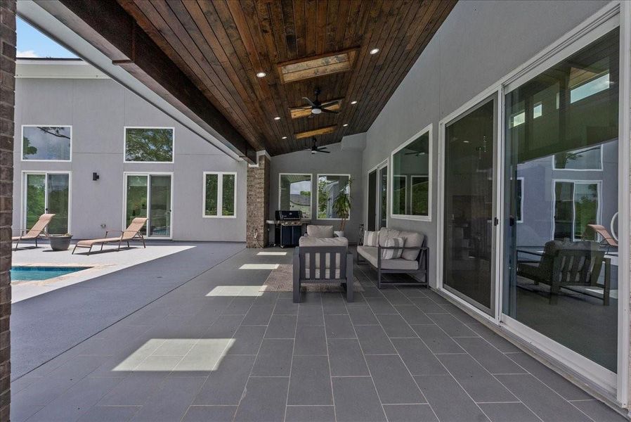 This terrace is designed for hosting large-scale gatherings in a private, oak-canopied setting.