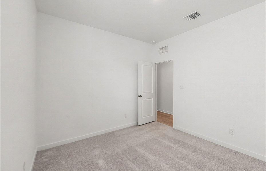 Spacious, unfurnished interior of a new home in Larson Crossing, Elgin (Image 15).