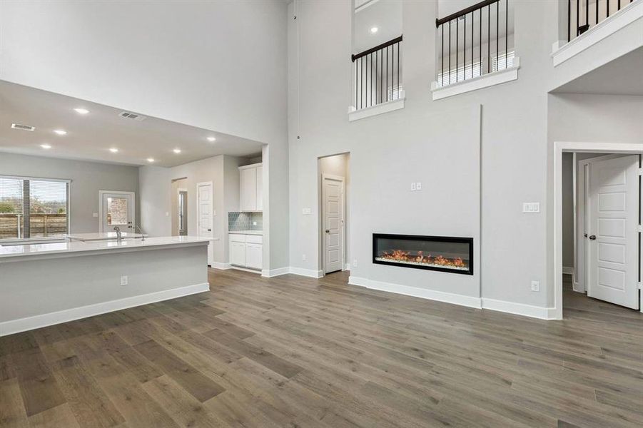 2101 Hazel Lily 2101 Hazel Lily