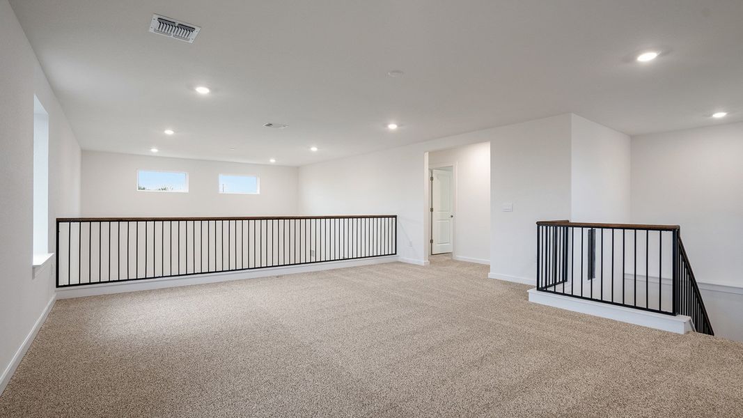 Spacious, unfurnished interior of a new home in Prairie Oaks, Oak Point (Image 13).