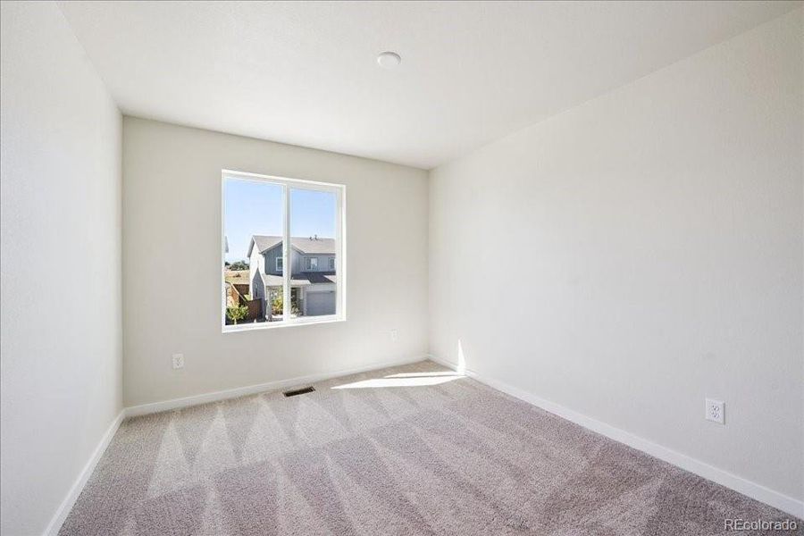 Spacious, unfurnished interior of a new home in Coyote Creek, Fort Lupton (Image 16).