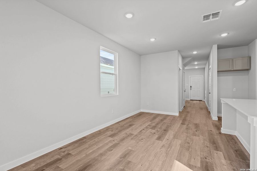 Spacious, unfurnished interior of a new home in Summerlin, San Antonio (Image 26).