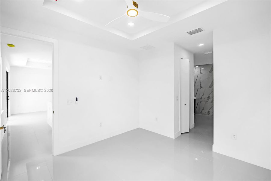 Spacious, unfurnished interior of a new home in , Lehigh Acres (Image 28).